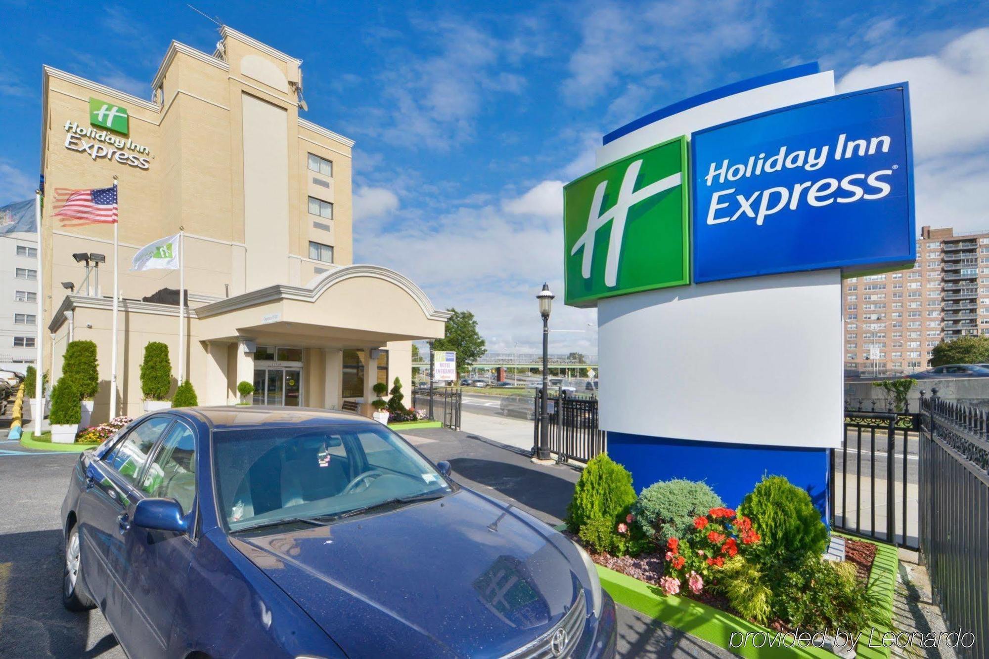 Holiday Inn Express Laguardia Airport, An Ihg Hotel Нью-Йорк Экстерьер фото