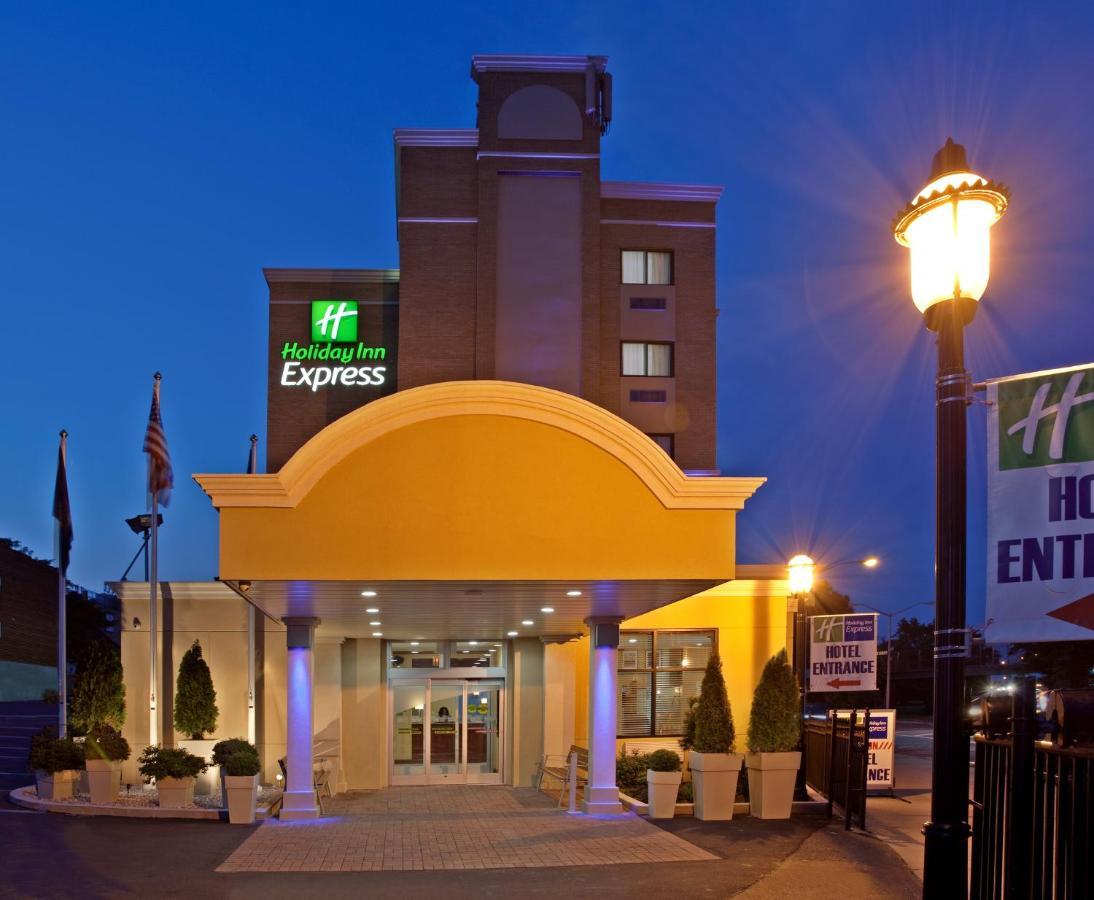 Holiday Inn Express Laguardia Airport, An Ihg Hotel Нью-Йорк Экстерьер фото